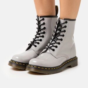 Dr. Martens 27635 Patent Leather Gray Docs 8 Eyelet Size 9 women’s New